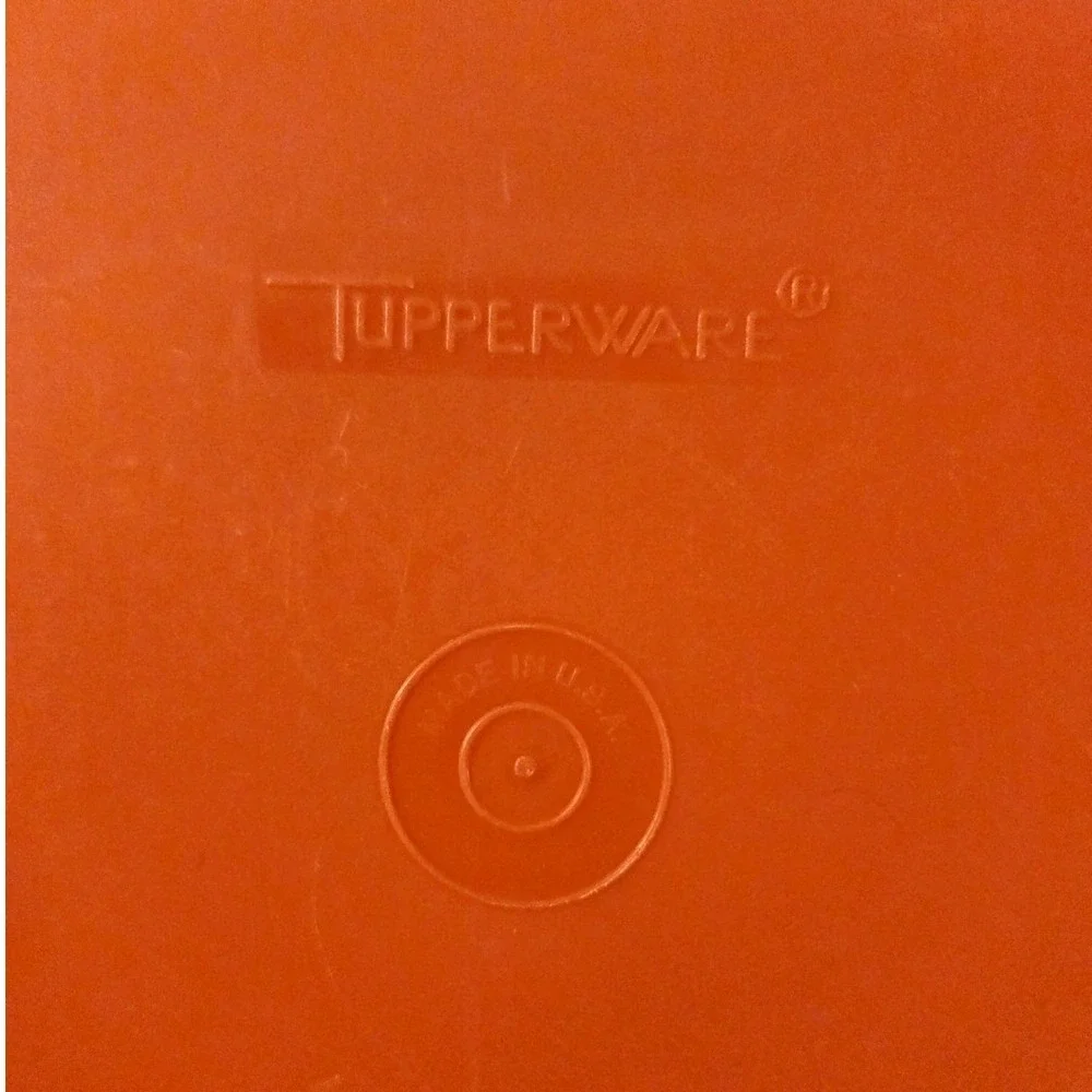 Vtg Tupperware Yellow Lunch/Snack# 813-4 And RED Sandwich Keeper# 670-4 LOT Of 2